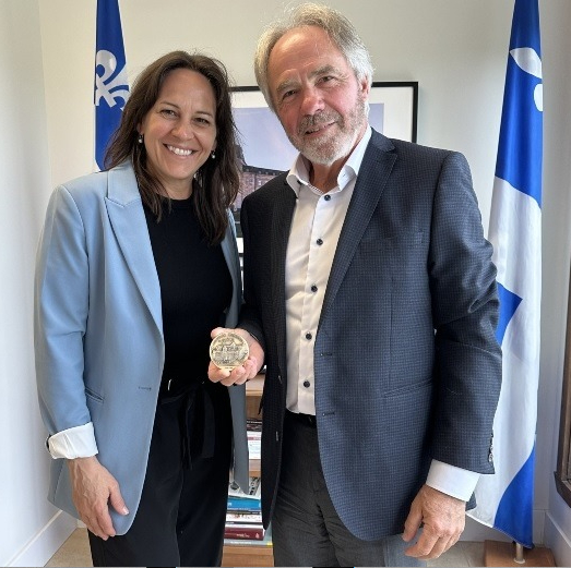 Isabelle Charest, députée de Brome-Missisquoi avec Claude Trottier de l'entreprise Canards du Lac Brome